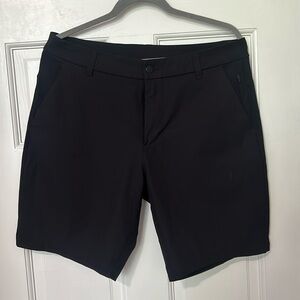 Men’s lululemon ABC Classic Fit short in Black 32” x 9”